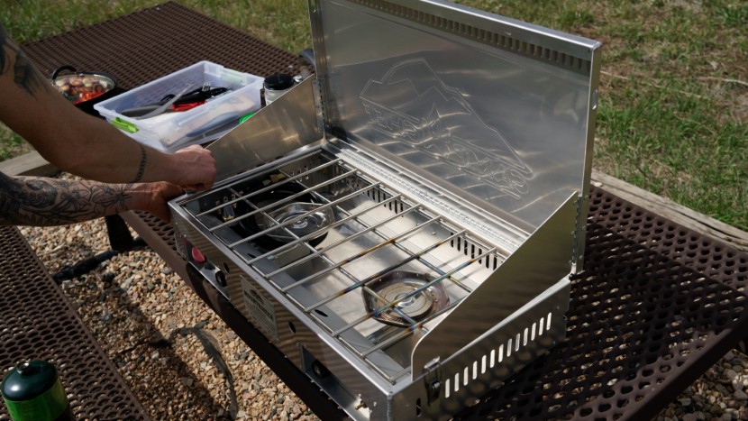 camp chef mountaineer 2x - the wind screens snap into place on the mountaineer with the same...