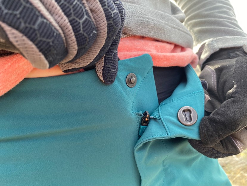 rapha trail shorts women's - this clever slide/snap mechanism holds really tight! don't pull to...