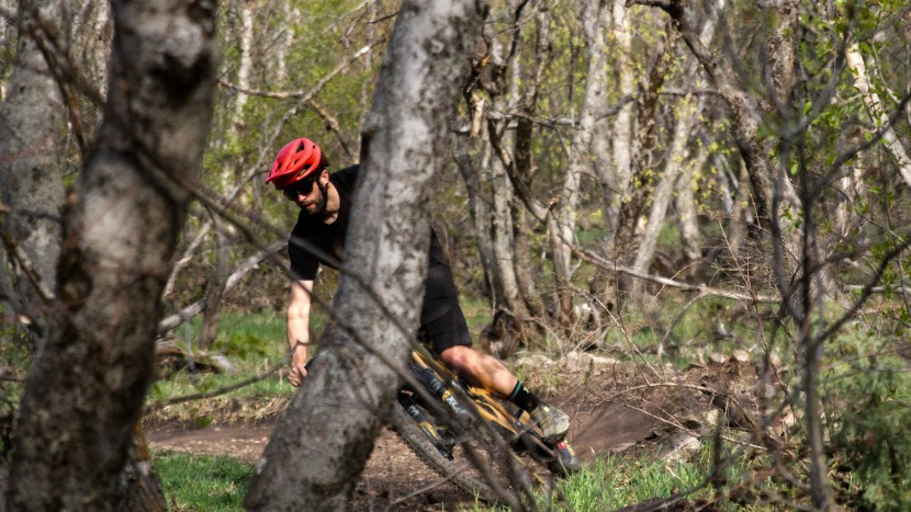 specialized camber - despite the agro styling and coverage, this helmet is relatively...