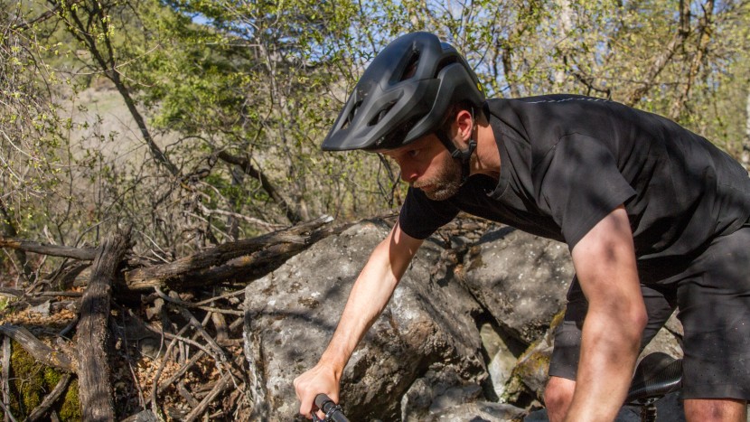 specialized ambush 2 - massive vent ports leading to internal channels optimized through...