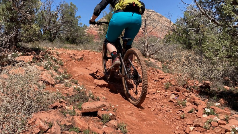 mountain bike flat shoes womens - the deep hexagon-shaped lugs grip the pedal very well and are a...