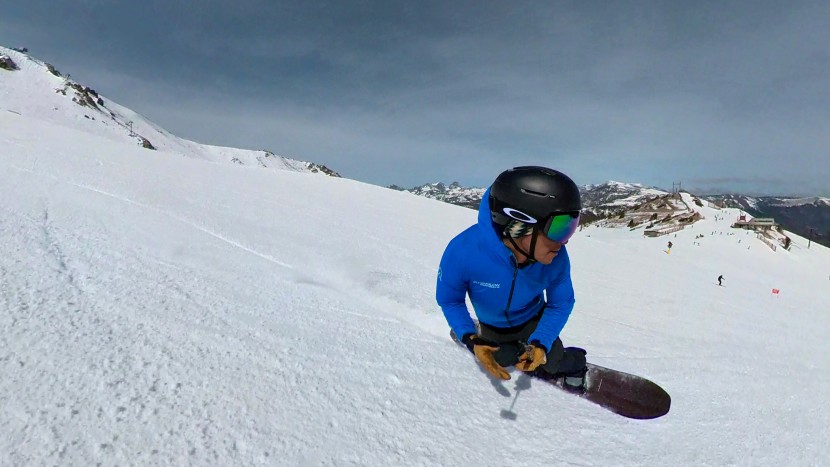 oakley flight deck m - the flight deck is offered in two sizes (m/l) to fit both medium and...