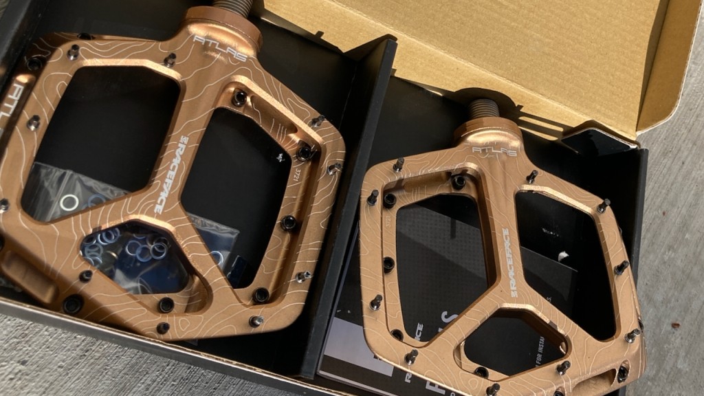 race face atlas - this pedal has a great grip, a thin profile, and a supportive...