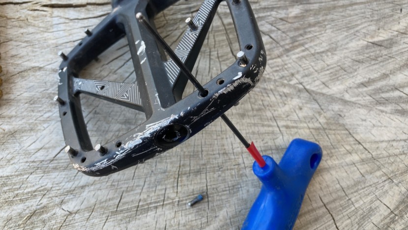 pnw loam pedal - to pins unthread with a clockwise rotation which is different from...