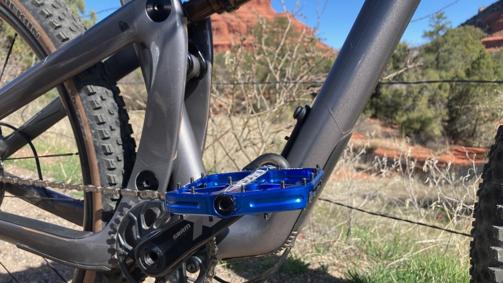 chromag dagga - the "super grip" pins keep your feet locked into the pedals and...