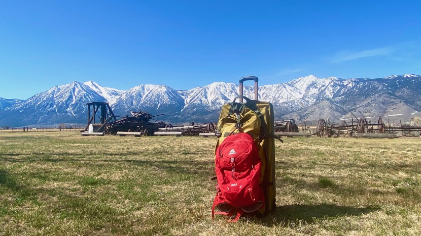 rei co-op big haul recycled rolling duffel 34" - the piggy-back clip at the top of the rei big haul roller duffel...