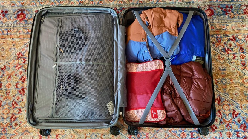 amazon basics 30" hardside spinner - organization within the amazon basics expandable spinner includes...