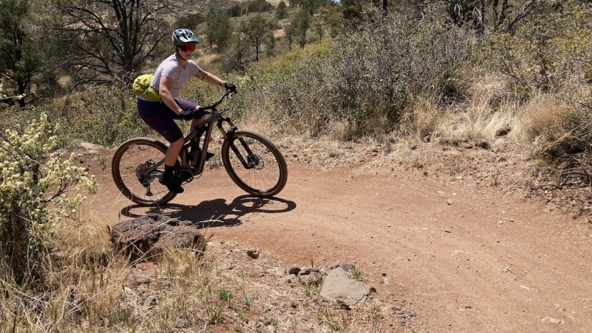 pearl izumi x-alp summit women's - this shoe was comfortable on cross-country trails due to its weight.