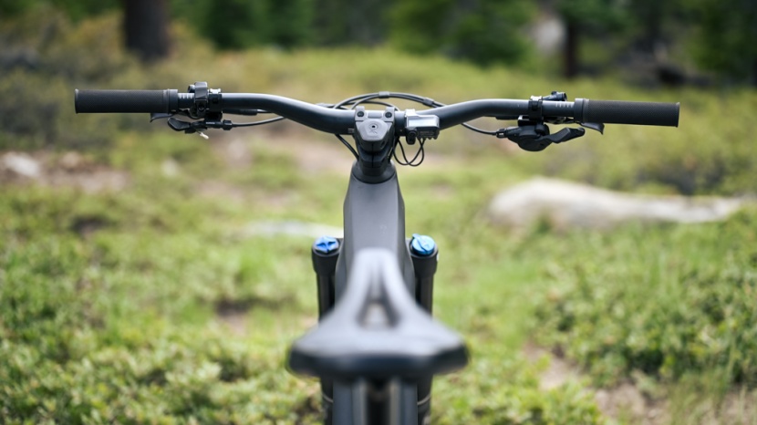 canyon spectral:on cf 8 - the cockpit setup is pretty dialed with nice wide bars, a short...