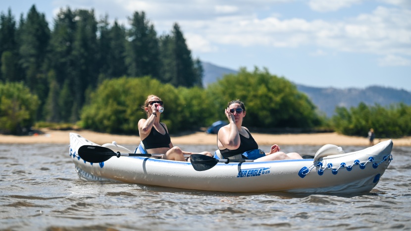 inflatable kayak - the thickly inflated, fully adjustable seats of the sea eagle 370...