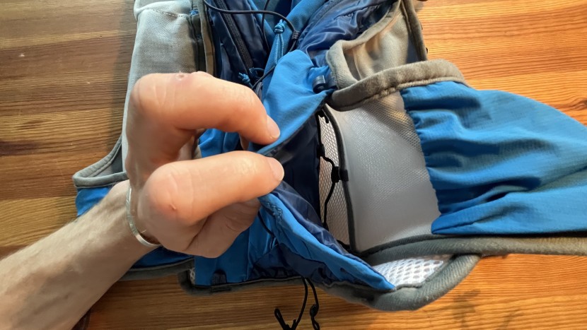 ultimate direction ultra vest 6.0 - in many packs, this pass through space would be a functional...