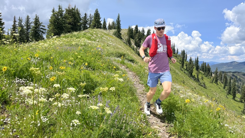 salomon sense pro 5 - trail running is challenging, this capable lightweight trail vest...