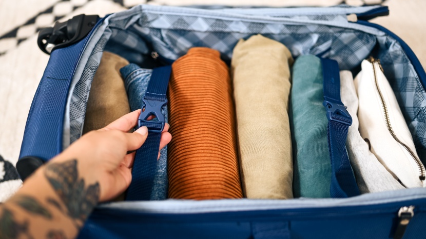 travelpro maxlite 5 21-inch softside expandable spinner - compression straps make a huge difference when trying to squeeze in...