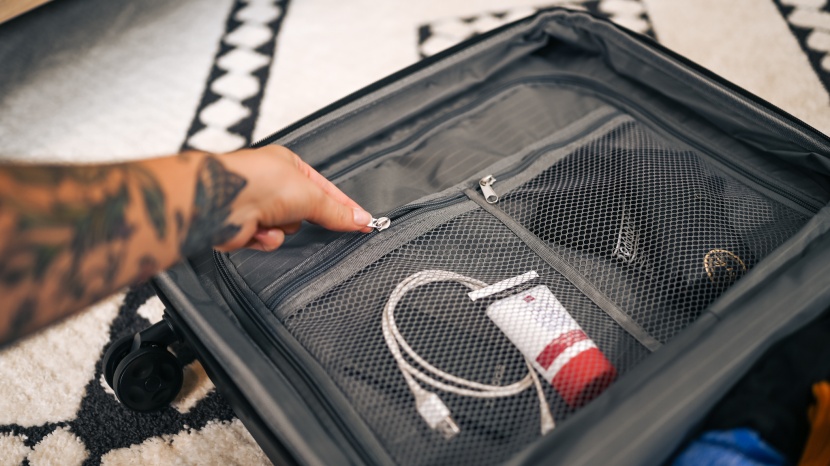 small mesh pockets on the interior half-clam enclosure seem like...