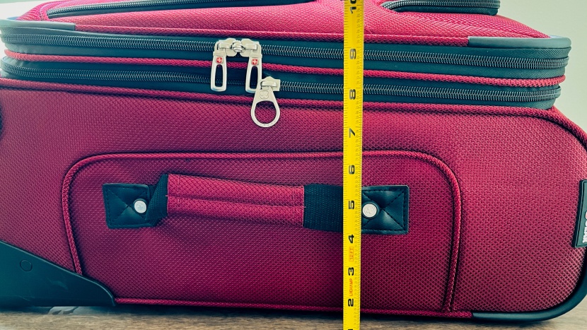 swissgear sion softside expandable 21-inch - anytime you use a carry-on's expansion feature, you run the risk of...