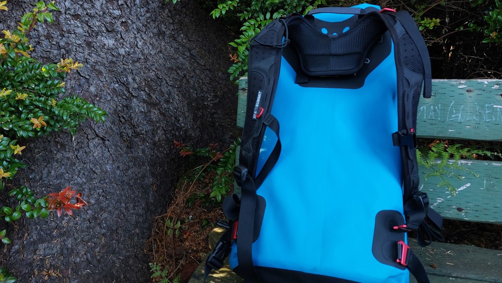 sea to summit hydraulic - this model features a comfortable removable backpack harness.