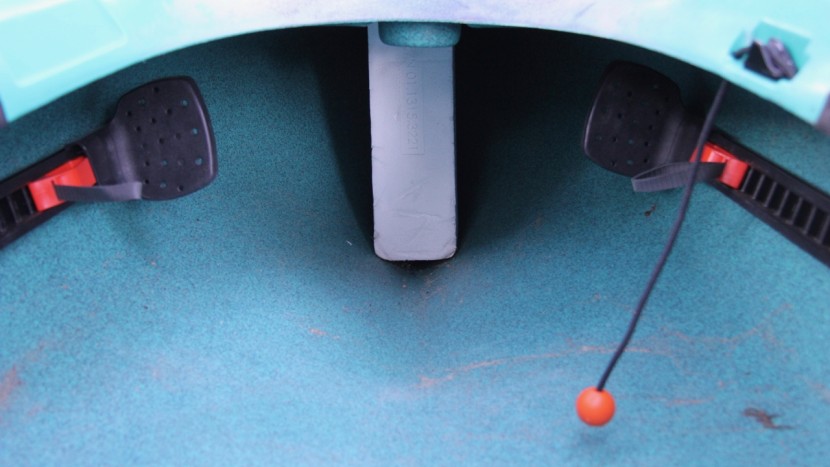 old town vapor 10 - by pulling on the attached handles you can easily adjust the foot...