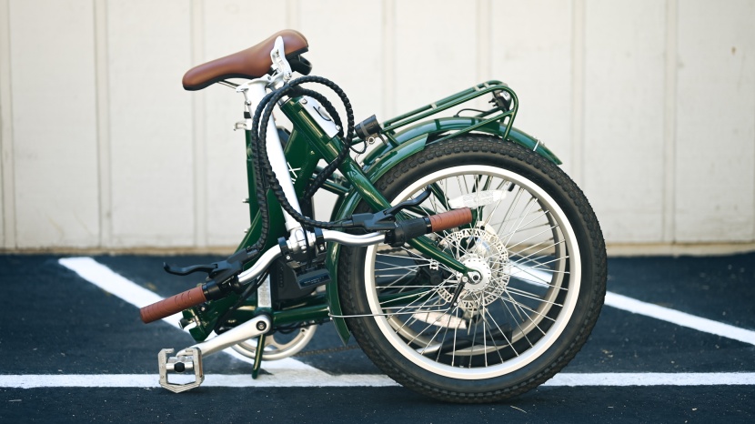 compact-mode of the blix, complete with a stand to keep it upright.