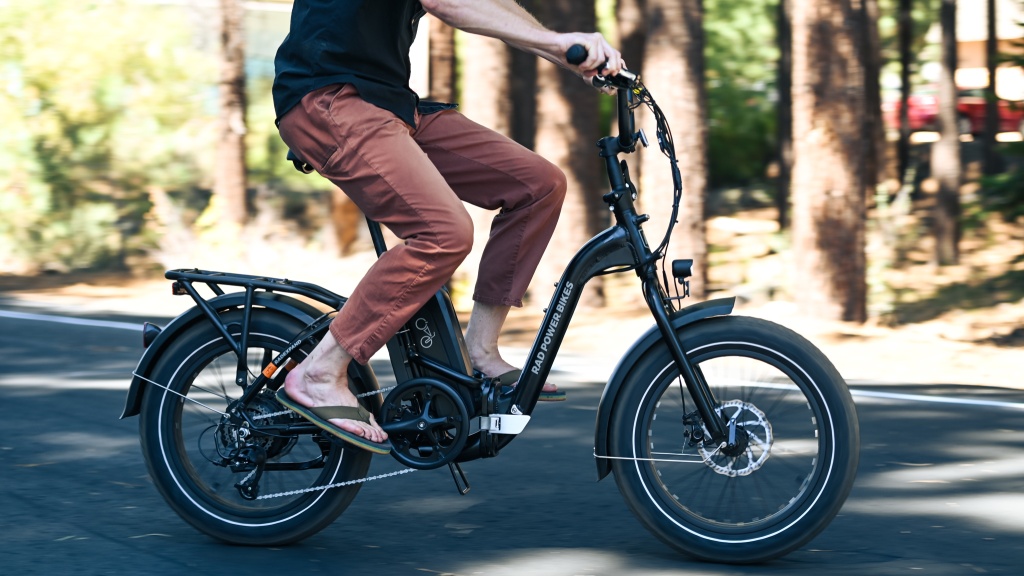 rad power radexpand 5 - the radexpand 5 has a damp ride-feel on pavement and on bumpier...