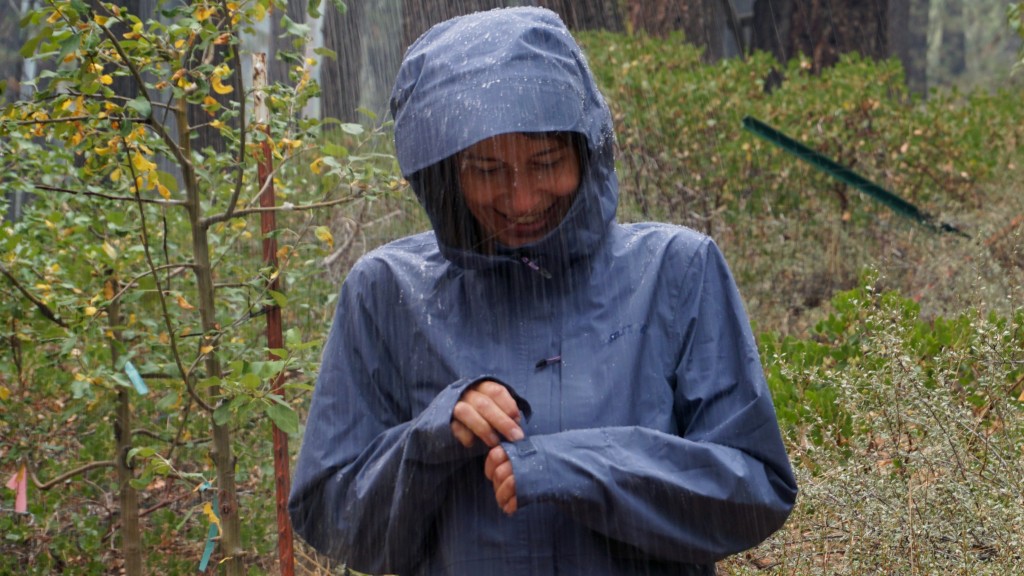 marmot minimalist for women - the marmot minimalist has great water resistance capabilities.