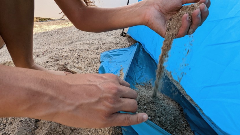 pacific breeze easy up - one of our favorite features are the five attached sand bags...