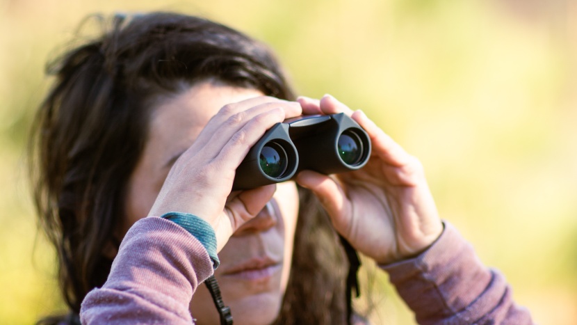 nikon trailblazer atb waterproof 10x25 - while focusing is okay, eyepieces move with the slightest pressure...