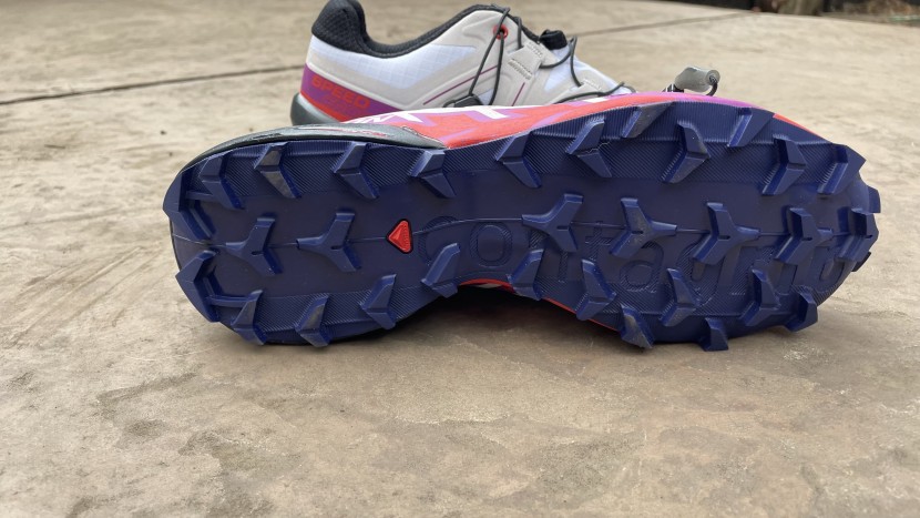 salomon speedcross 6 for women - the burly three-pointed lugs grip in all directions to ensure that...