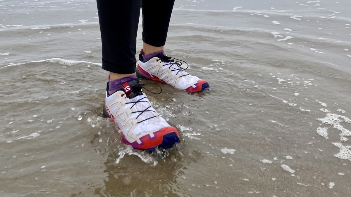 Salomon Speedcross 6 - Women's Review (The Speedcross 6 is built to keep out everything you run through and keep your feet floating easily over uneven terrain.)