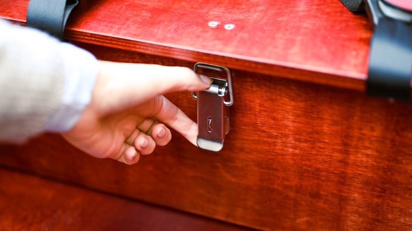 the fastener for the bench compartment can be locked to secure items...