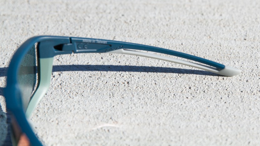 julbo fury - elastomers at the temples are designed to improve comfort and absorb...