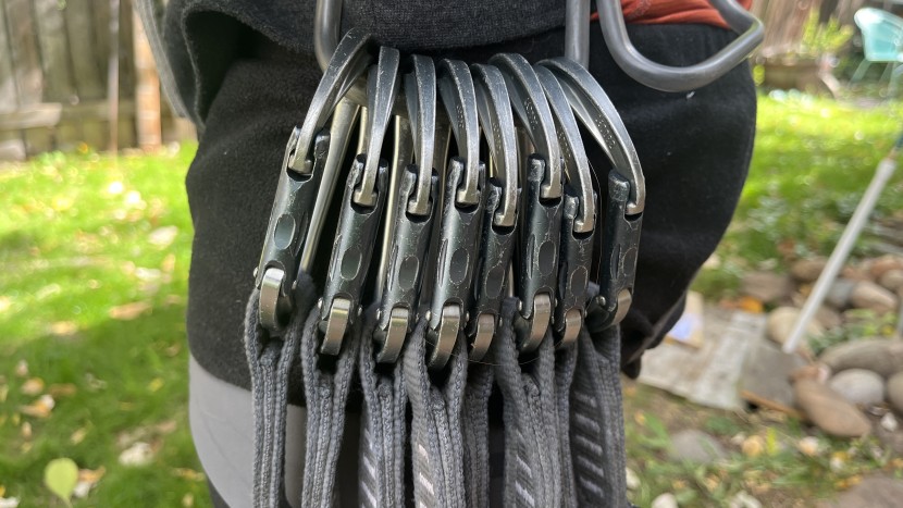 the solution's front gear loop can hold 8 pieces of gear.