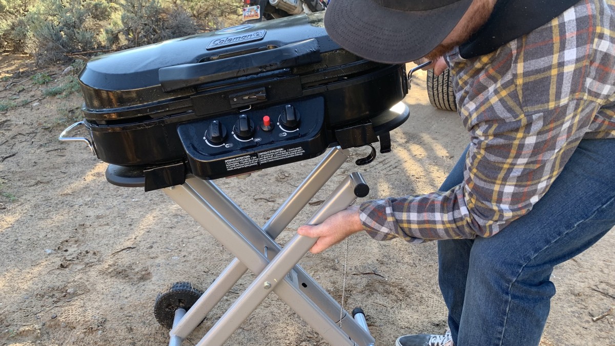 Coleman Roadtrip 285 Review (The process of extending or folding the Coleman Roadtrip 285's legs is quick and simple.)