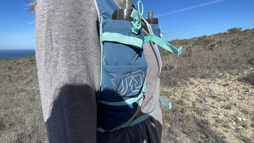 ultimate direction mountain vesta 5.0 for women - the separated pockets and trekking pole-holder daisy chain help keep...