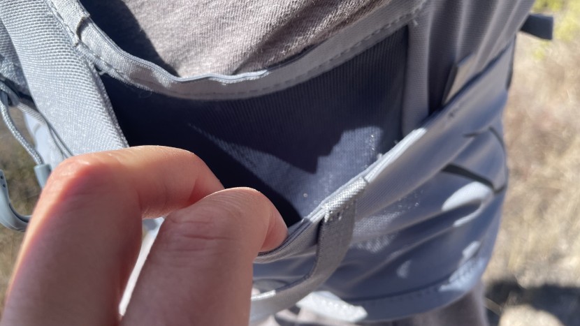 osprey dyna 6 for women - these easy-to-access underarm pockets are a great place for keeping...