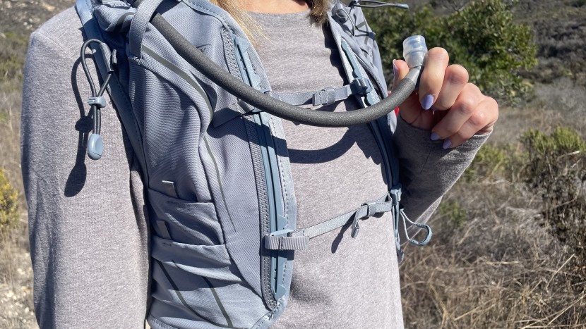 osprey dyna 6 for women - the rails on the front side of the dyna 6 are stiff, but once you...