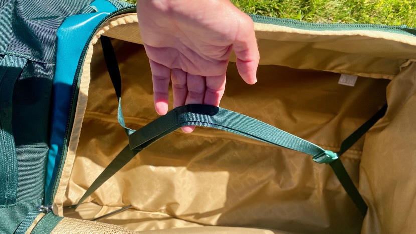 the two internal restraint straps are linked up across the middle of...