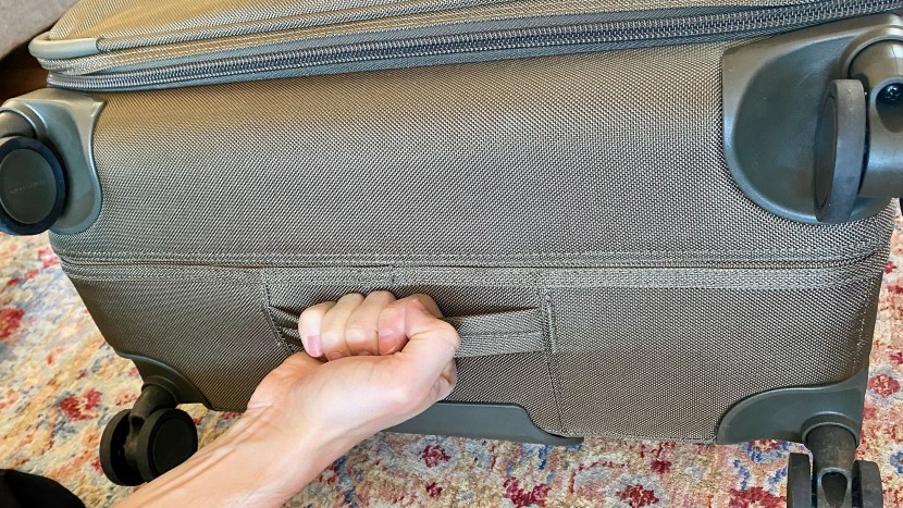 the finger sleeve that once appeared at the bottom of the baseline...