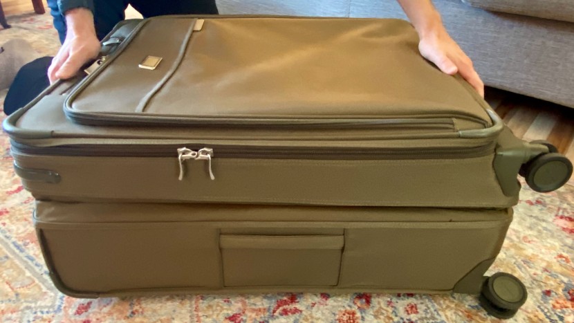 when you are ready to compress the bag, just zip it closed and push...