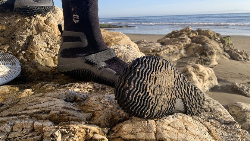 water shoes men - this fingerprint-like tread of the nrs kicker bends and wraps around...