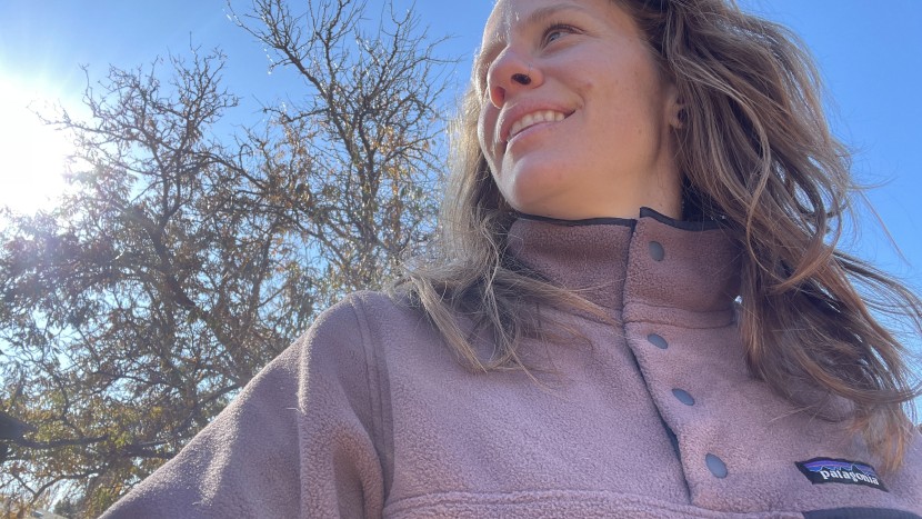 patagonia lightweight synchilla snap-t for women - wearing the synchilla fully snapped up is easy, warm, and comfortable.