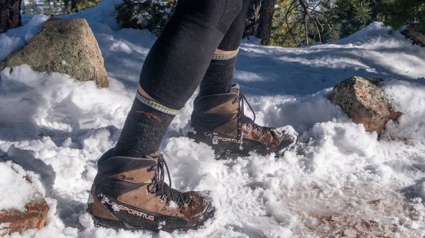 smartwool intraknit thermal merino 3/4 bottom - the 3/4 length helps prevent bunching up at the bottom of the leg...