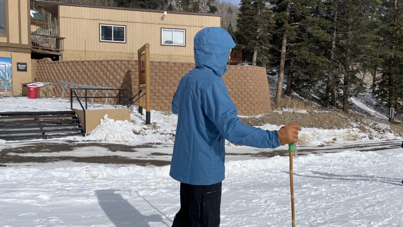 patagonia powder town - the full-coverage hood and long hem prevent wind and snow from...