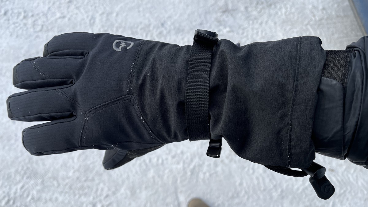 Gordini AquaBloc Down Gauntlet Glove Review (A wrist cinch strap keeps the glove secure over the wrist.)