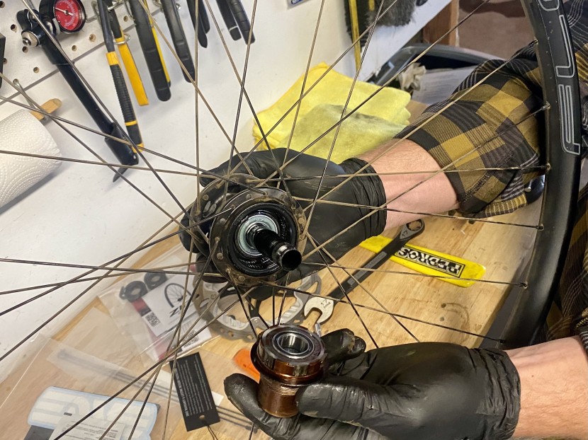 stan's flow mk4 - the internals of the magnetic m-pulse freehub body stayed clean and...