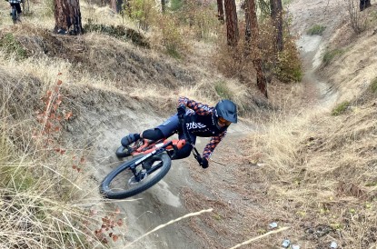 Product photo of Rapha Trail Knee Pads