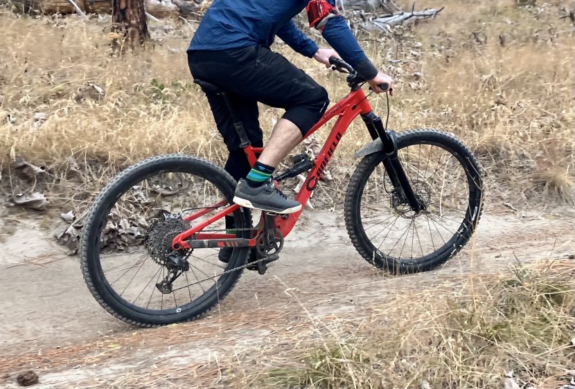 sweet protection knee guards - these knee pads are pleasant and comfortable. this is especially the...