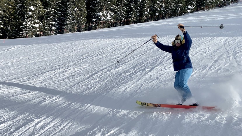 wantdo snowboarding hooded for women - our main tester having a little bit of fun slashing about the snow...