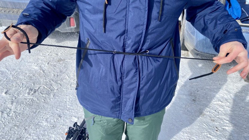 wantdo snowboarding hooded for women - this adjustable drawstring didn't cinch the waist very well.