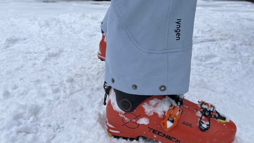 buttons allow the user to control the circumference of the pant cuffs.