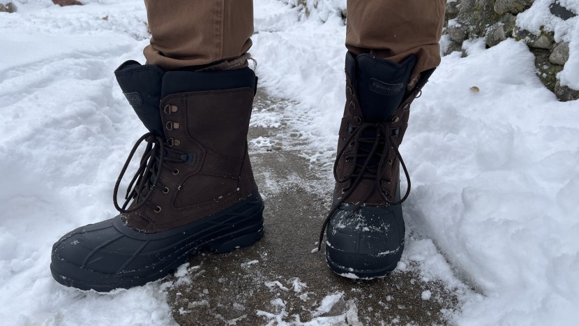 kamik nation plus - the nation plus fits easily and somewhat spaciously, but a thick...